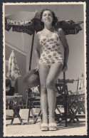 San Benedetto Del Tronto 1950, Pin-up Donna In Costume, Ombrellone Recoaro, Foto - Plaatsen