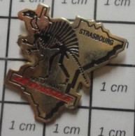 3617 Pin's Pins / Beau Et Rare / ALIMENTATION / RESTAURANT LE FOSSILE STRASBOURG SQUELETTE DINOSAURE - Alimentation