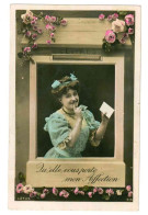CPA Fantaisie Femme  . Fleurs . Boite  Aux Lettres . 1908 - Mujeres
