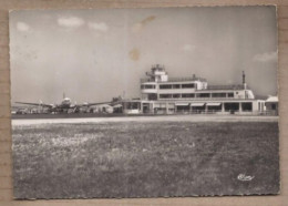 CPSM 69 - LYON - Aérodrome De BRON - TB PLAN Aérogare + TB AVION De Face 4 Moteurs + Animation - Aéroport Années 60 - Aerodromi