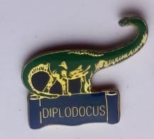 G278 Pin's Dinosaure Genre Diplodocus Achat Immédiat - Animali