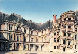 BLOIS Le Chateau La Cour D'honneur L'aile Gaston D'Orléans Et Escalier François Premier  31 (scan Recto Verso)MF2797UND - Blois