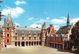 BLOIS Le Chateau La Cour D'honneur Et Chapelle St CALAIS  35 (scan Recto Verso)MF2797UND - Blois
