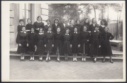 YZ8001 Ritratto Di Una Classe Femminile - 1960 Fotografia D'epoca 18 X 12 Cm - Places