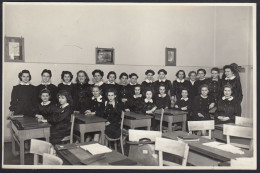 YZ8015 Trieste 1950 - Foto Morelli - Alunne In Classe - Vintage Photo - Places