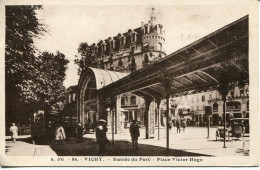 CPA -  VICHY - ENTREE DU PARC - PLACE VICTOR-HUGO - Vichy