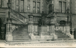 CPA -  ORLEANS - ESCALIERS DE L'HOTEL DE VILLE ET STATUE DE JEANNE D'ARC (1916) - Orleans