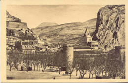 CPA - SISTERON - LA CATHEDRALE, LES TOURS, LE ROCHER (IMPECCABLE) - Sisteron