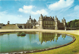 *CPM - 60 - CHANTILLY - Le Château Et Le Grand Degré Vue Du Bassin De La Gerbe - Chantilly