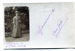 Carte Photo D'une Jeune Fille élégante Posant Dans Sont Jardin En 1904 - Anonyme Personen