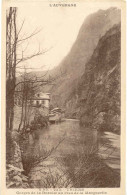 CPA - THIERS - GORGES DE LA DUROLLE AU PIED DE LA MARGUERITE - Thiers