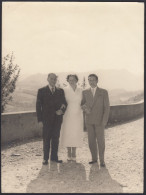 YZ9035 Italia 1950 - Donna Tra Due Uomini In Alta Montagna - Foto Epoca 18 X 24 - Orte