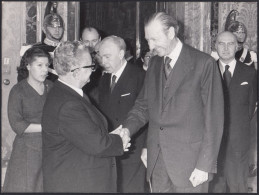 YZ9017 Presidente G. LEONE Riceve Valdheim Al Quirinale - 1976 Foto 18 X 24 - Orte