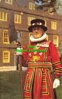 R576527 Beefeater. Tower Of London - Sonstige & Ohne Zuordnung