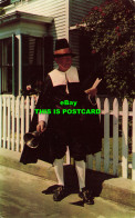 R576552 Ye Old Town Crier. Provincetown. Cape Cod. Mass. Mayflower Sales. Dexter - Monde