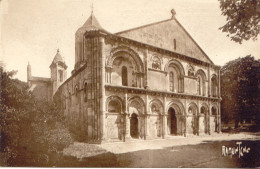 CPA - SURGERES - EGLISE ROMANE (DE PRES) - Surgères