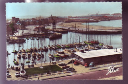 50 - CHERBOURG - STATION DU YACHT-CLUB - AUTOMOBILE - ANIMÉE - COLORISÉE -  - Cherbourg