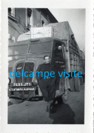 Photo Camion Ancien Renault- Avec  Chauffeur Au Premier Plan-Articalas à CAHORS ( Lot) 46- Scans Recto-verso - Automobile