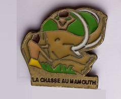 G440 Pin's Dinosaure éléphant Chasse Au Mamouth  Mammouth  Achat Immédiat - Tiere