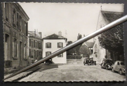 78 - Crespières - CPSM - Place De L'Eglise Avec Tractions Citroên Et 203 Peugeot - Cliché SPS - TBE - - Sonstige & Ohne Zuordnung