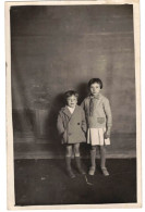 OCCITANIE CARTE PHOTO BROMURE NON DENTELEE PORTRAIT AVEC 2 ENFANTS CHILD KIND BABY A IDENTIFIER A LOCALISER - Anonymous Persons