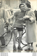 COURSE CYCLISTE 1967  LES ABRETS  ET ALENTOURS ISERE PHOTO ORIGINALE FAURE LES ABRETS  11 X 8 CM R27 - Wielrennen