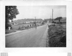 COURSE CYCLISTE 1967  LES ABRETS  ET ALENTOURS ISERE PHOTO ORIGINALE FAURE LES ABRETS  11 X 8 CM R21 - Ciclismo