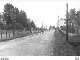 COURSE CYCLISTE 1967  LES ABRETS  ET ALENTOURS ISERE PHOTO ORIGINALE FAURE LES ABRETS  11 X 8 CM R18 - Ciclismo