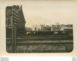 ARRAS ECLATEMENT D'UN 210 SUR LE CHATEAU FACE A LA GARE  07/1915 PHOTO ORIGINALE 12 X 9 CM - Oorlog, Militair