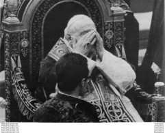 LE PAPE JEAN XXIII TRES FATIGUE LE 22/05/1963 MORT LE 03/06/1963  PHOTO KEYSTONE 24X18 CM - Personalità