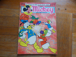JOURNAL MICKEY BELGE  N° 334  Du  28/02/1957  COVER DONALD AU CARNAVAL + LA FLECHE NOIRE - Journal De Mickey