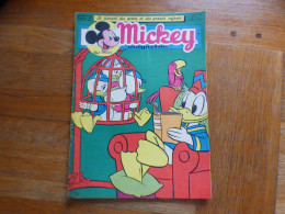 JOURNAL MICKEY BELGE  N° 337  Du  21/03/1957  COVER DONALD ET SES NEVEUX + LA FLECHE NOIRE - Journal De Mickey