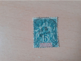 TIMBRE   GUADELOUPE       N  30      COTE  1,75   EUROS   OBITERE - Usados