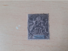 TIMBRE   GUADELOUPE       N  31      COTE  4,50   EUROS   OBITERE - Usados