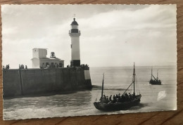 CPSM LE TREPORT 76 Le Phare Et Le Bateau Promenade - Le Treport