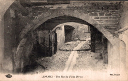 83 - BORMES / UNE RUE DU VIEUX BORMES - Bormes-les-Mimosas