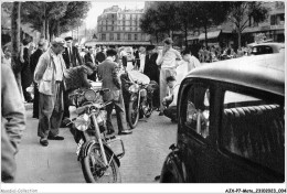 AJXP7-0674 - MOTO - PARIS - LE MARCHE AUX PUCES - Le Marche Aux Cycles - Motos