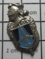 516c Pin's Pins / Beau Et Rare / MILITARIA / INSIGNE PUCELLE GENDARMERIE NATIONALE AVION Par BALLARD - Militares