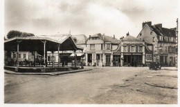 (76) GOURNAY EN BRAY Place Des Papillons, Garage Citoen, Station Service, Pompe à Essence,  Mobiloil Voiture Auto Tacot - Gournay-en-Bray