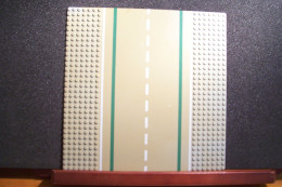 LOT De DEUX  MODULES  ( Plaques )  - LEGO - 255X255 Mm (  C . Lego Group ) - OCCASION -( Pas De Reflet Sur L'original ) - Unclassified