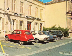 Baignes Ste Radégonde * Automobile Citroën 2cv Rouge CITROEN , La Rue Principale Et La Poste * Automobiles Voiture - Sonstige & Ohne Zuordnung