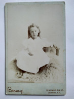 CDV Format Cabinet USA -Belle Fillette Assise Identifiée - Photo Ranney, Lockport, NY - TBE - Lieux