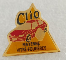 Pin's Automobile Renault . Clio . Mayenne Vitré Fougères - Renault