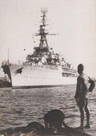 PHOTO PRESSE LA JEANNE D'ARC FAIT ESCALE A DAKAR NOVEMBRE 1963 FORMAT 18 X 13 CMS - Barcos