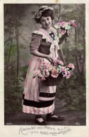 O6 - Carte Postale Fantaisie - Femme - Recevez Ces Fleurs Avec Mes Amitiés - K.L. - Frauen