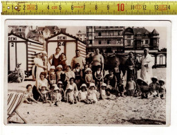 68030 BLANKENBERGE - FAMIELIE OP HET STRAND VOOR KLEEDKABINNE - Blankenberge