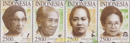 626568 MNH INDONESIA 2004 PERSONALIDADES FEMENINAS - Indonesië