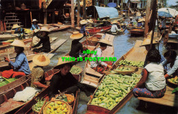R582806 Thailand. Dhonburi. Wad Sai Floating Market. Thai Silpa - Monde