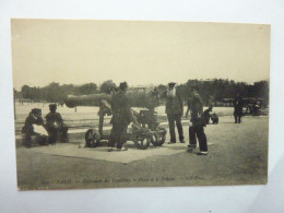 PARIS - Esplanade Des Invalides,- Le Passé Et Le Présent - Material