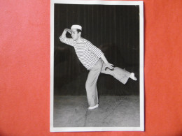 Artiste - Comédien - Opéra - Théatre - Cinéma - Vedette -  Danseur - Photo Dédicacée De ?  ?  ? - Fotos Dedicadas